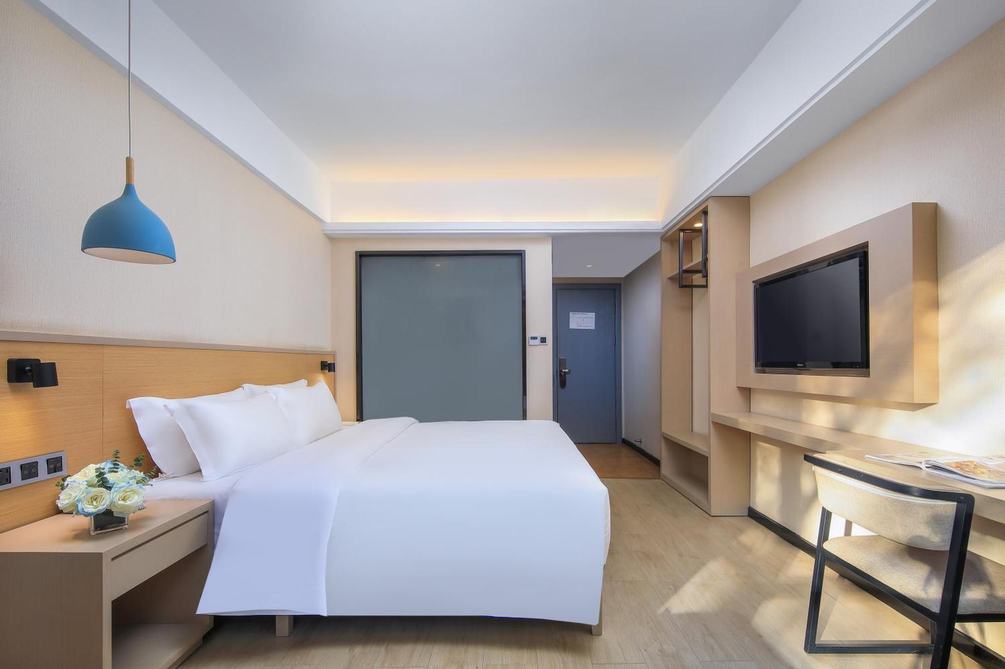 Wing Hotel Guilin- Pedestrian Street Room photo